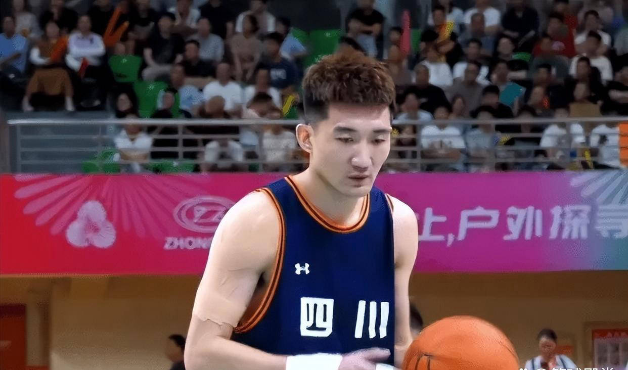 四川男篮全力以赴，力克对手取得胜利