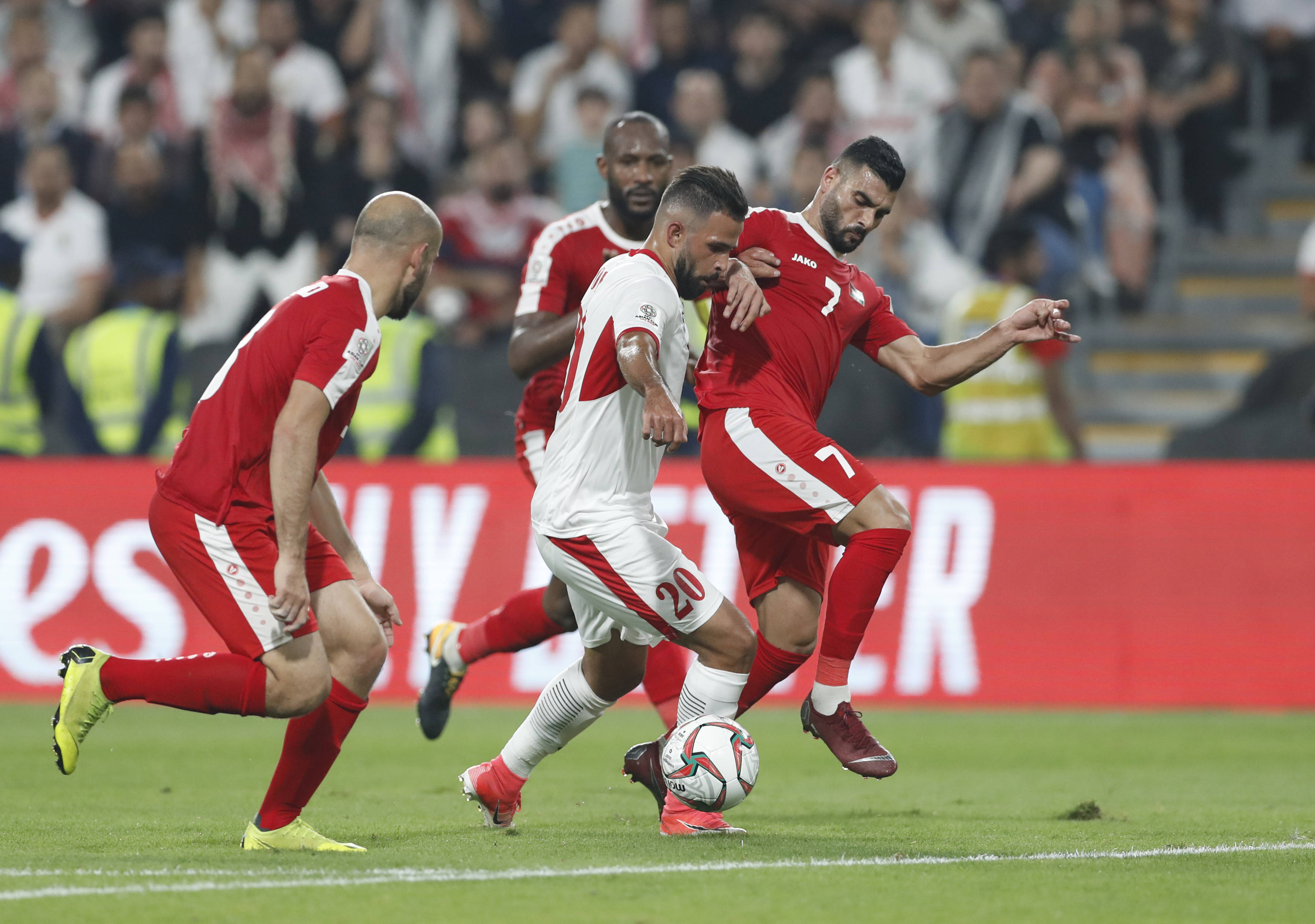 巴勒斯坦与巴拉圭对撞，权衡球速踢风格