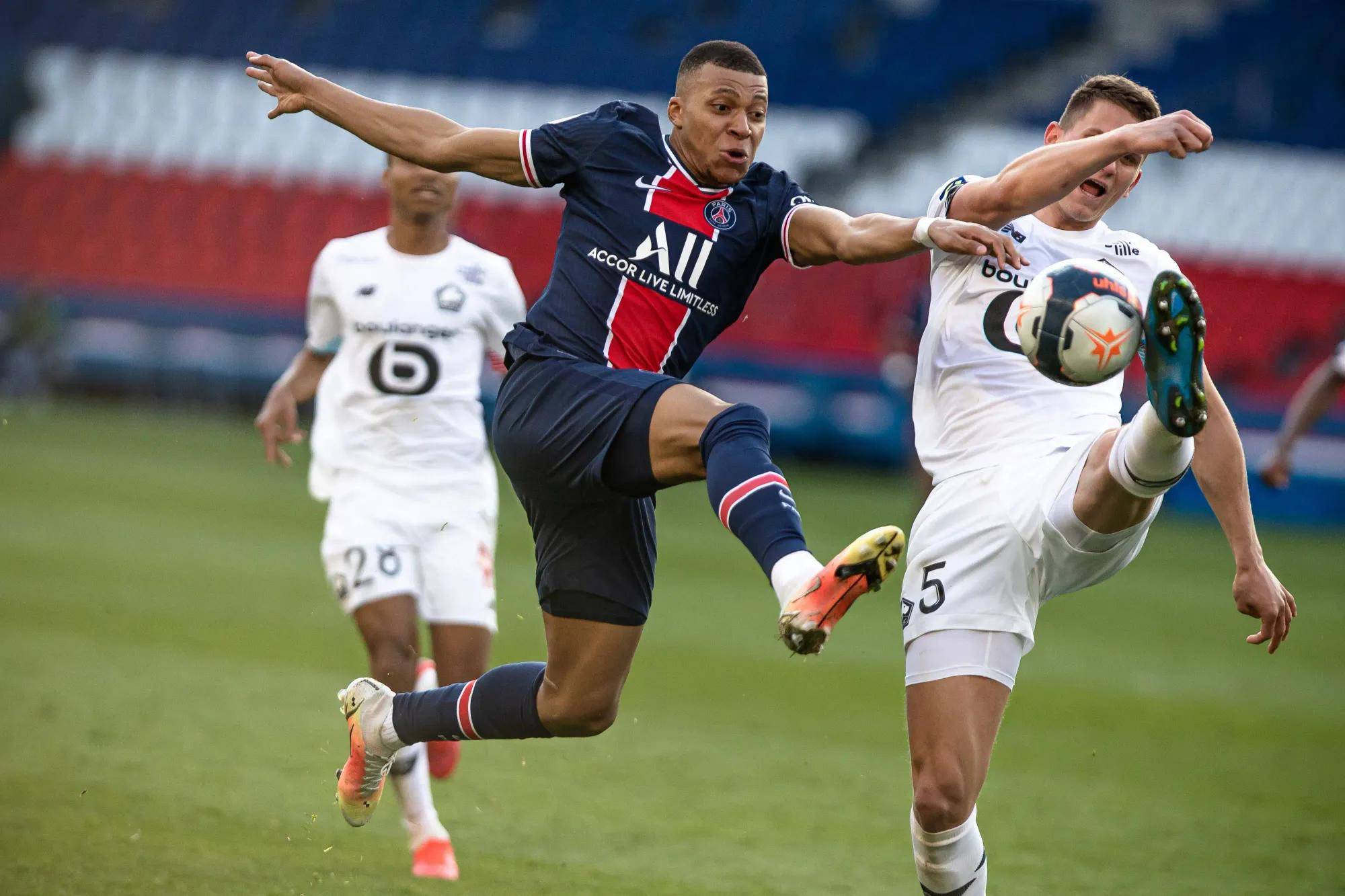 利物浦险胜巴黎,奔向半决赛 利物浦险胜巴黎,奔向半决赛