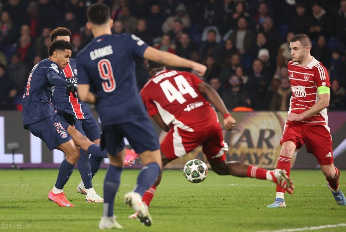 利物浦险胜巴黎,奔向半决赛 利物浦险胜巴黎,奔向半决赛