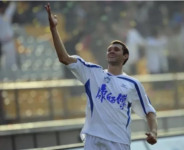 天津泰达主场大胜，保持不败势头