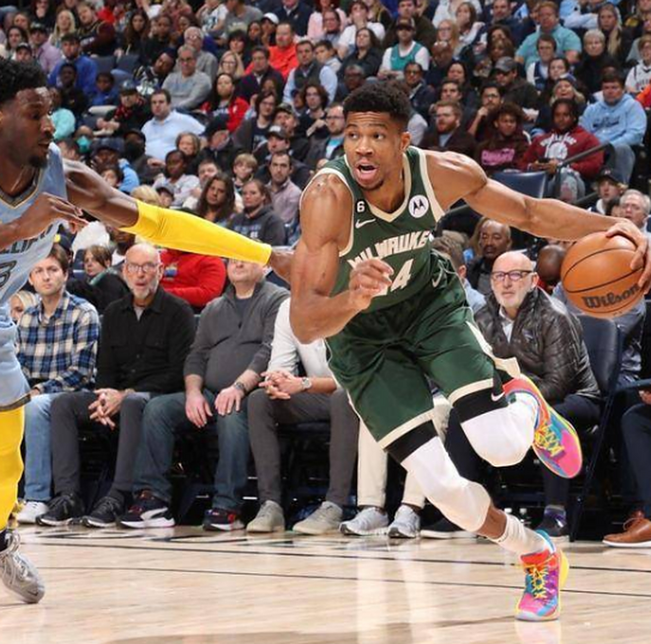 雄鹿客场力克灰熊，米德尔顿25分