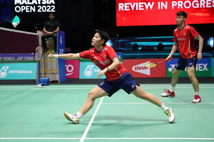 中国队鏖战印尼队,郑思维关键制胜 中国队鏖战印尼队,郑思维关键制胜