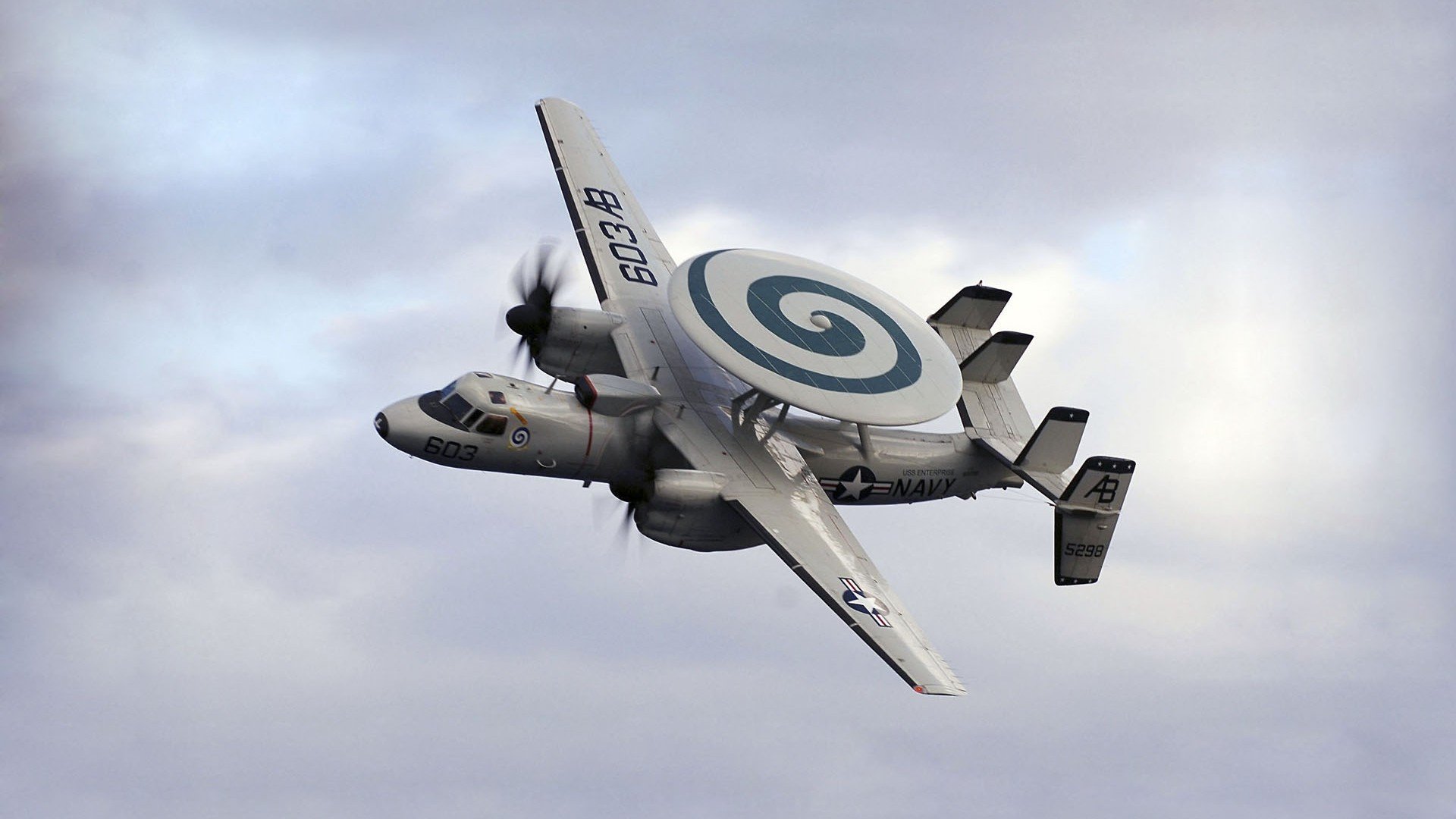 门迪，那道撕裂黑夜的霹雳，他用一双手重新定义了比赛天平